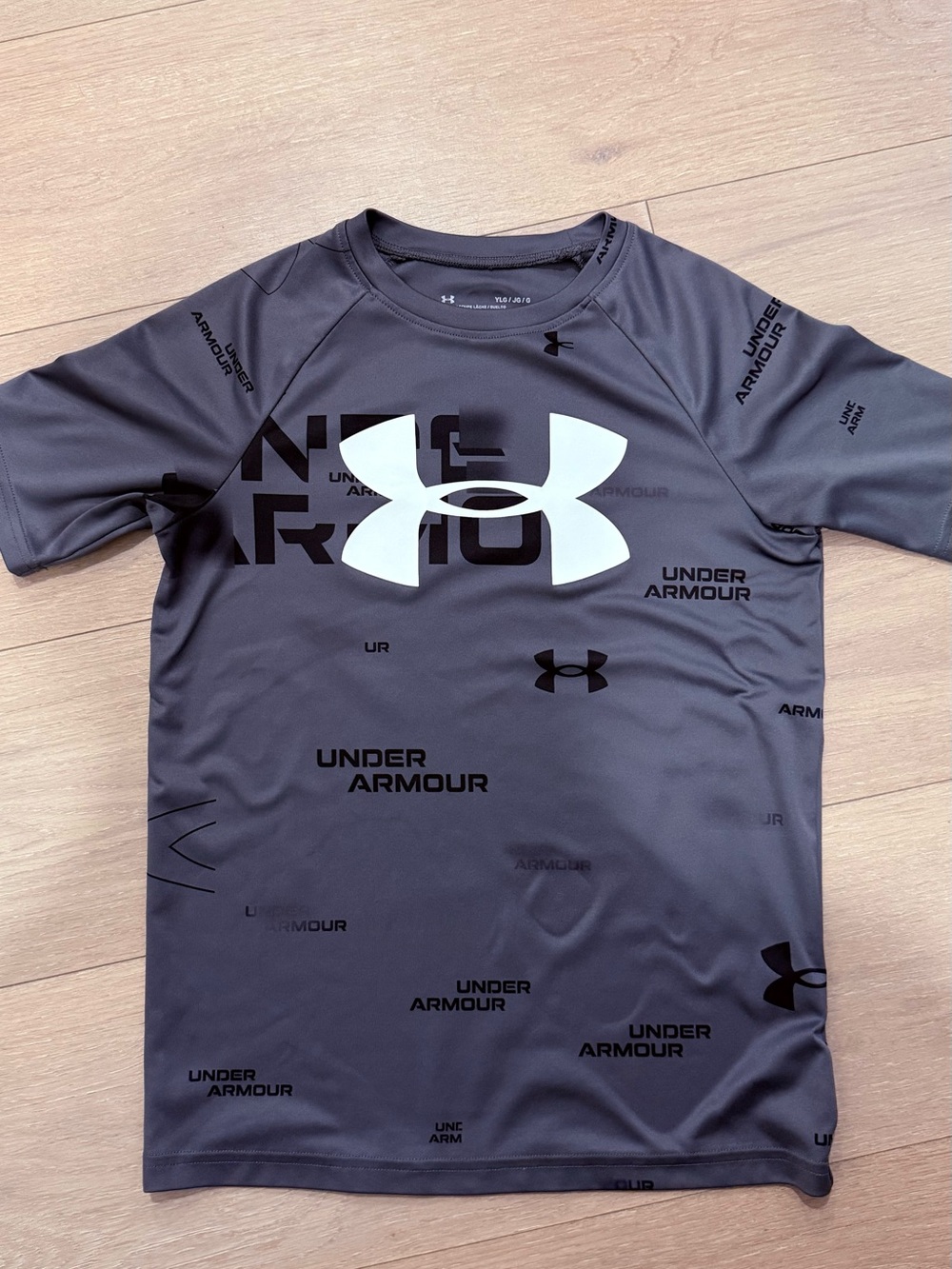 Under Armour Men’s Dark Gray Short Sleeve Logo Graphic Tee